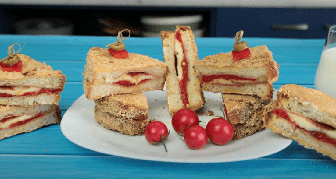 Κλαμπ- σάντουιτς- με -ψωμί- που- περίσσεψε- Κλαμπ- σάντουιτς- με -ψωμί- που- περίσσεψε-