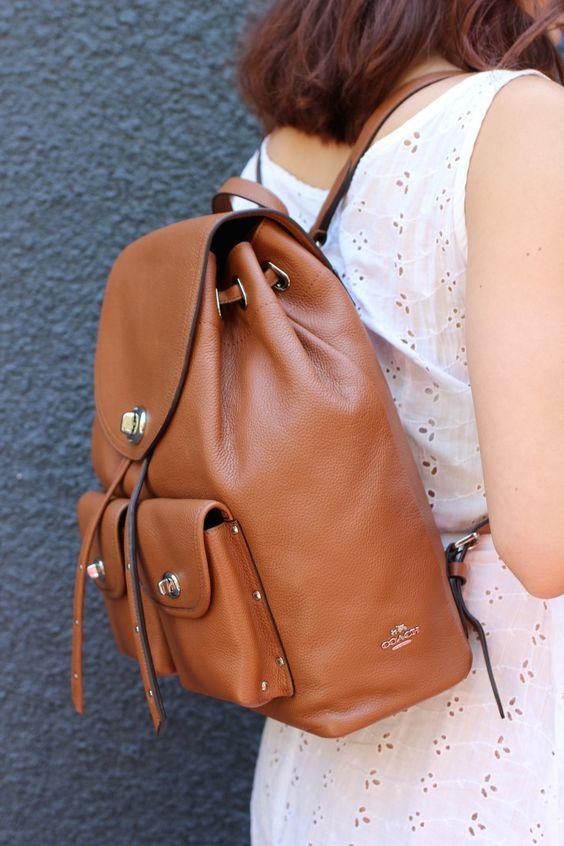 καφέ-δερμάτινο backpack-για-το-2022-τάσεις-