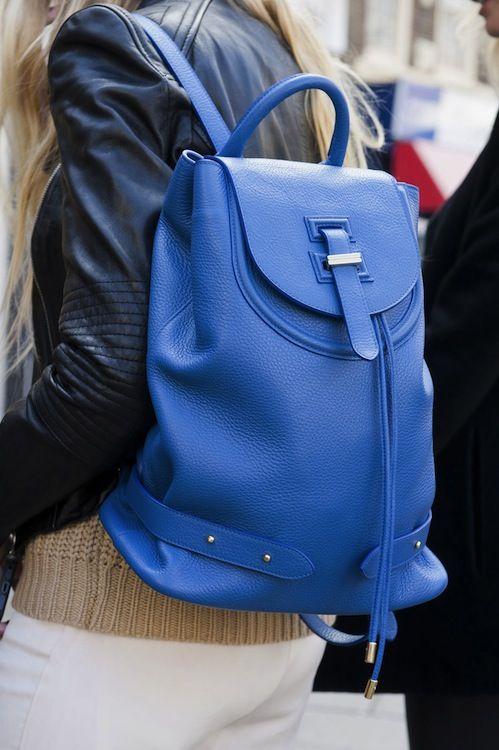 μπλε-δερμάτινο backpack-για-το-2022-τάσεις-