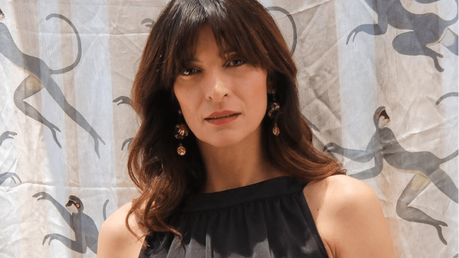 Η Γη της Ελιάς: Η Ιουλία χάλια μετά τον γάμο – Το ταξίδι Παρίσι και η επιστροφή