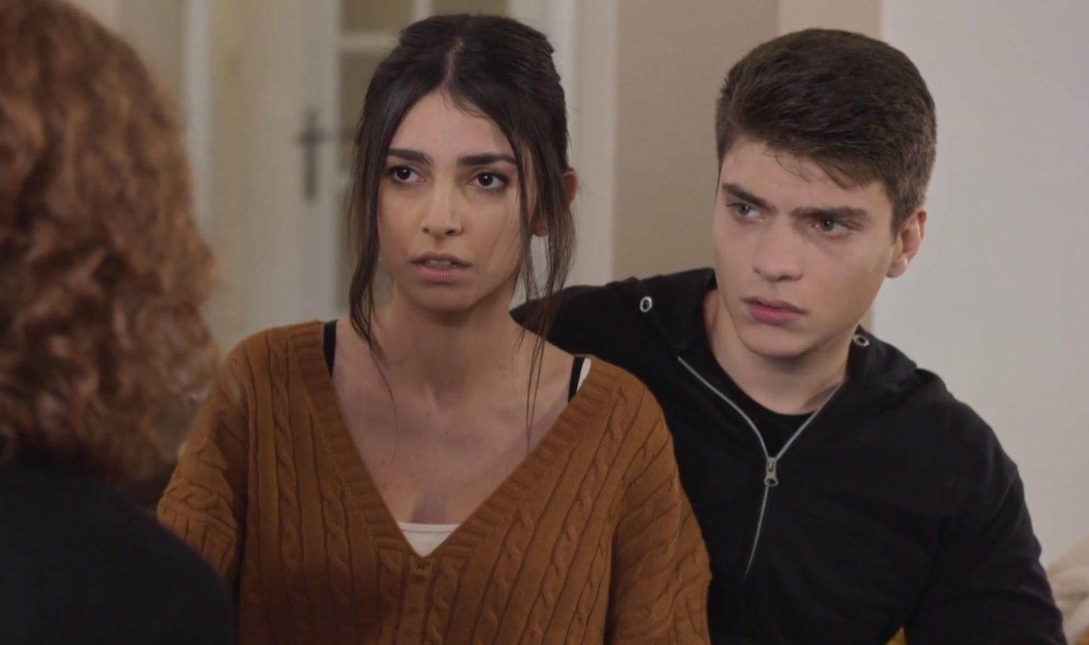 Η Γη της Ελιάς: Γιατί έχουν ίδιο τατουάζ η Αντιγόνη και η Μαμά της Αθηνάς;