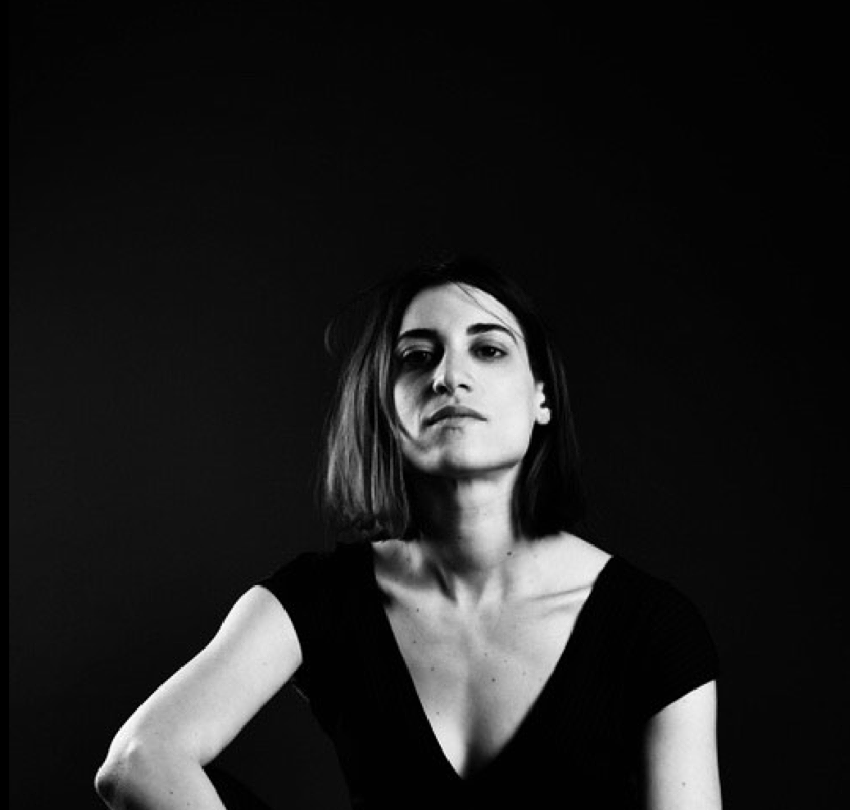 Η Γη της Ελιάς: Γιατί έχουν ίδιο τατουάζ η Αντιγόνη και η Μαμά της Αθηνάς;