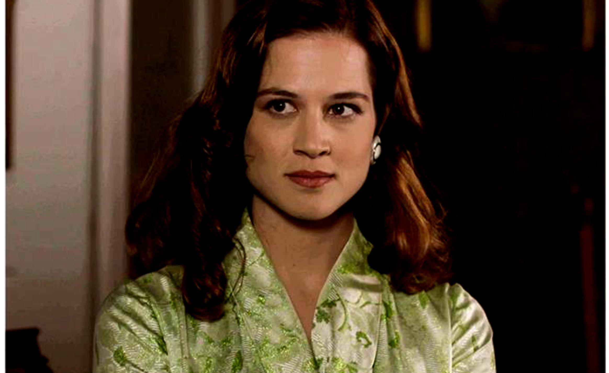 Άγριες μέλισσες : Η Ρένα εκβιάζει την Ασημίνα