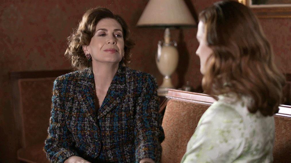 Άγριες μέλισσες : Η Ρένα εκβιάζει την Ασημίνα