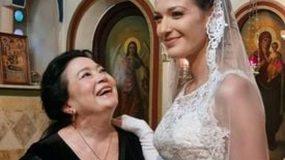 Η Μελίνα Μποτέλλη πάντρεψε την κόρη της- Έλαμπε στο δαντελένιο νυφικό της η πανύψηλη νύφη! (εικόνες)
