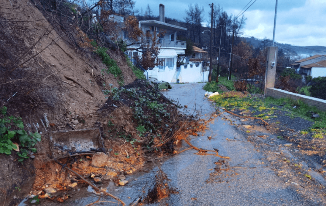 Κακοκαιρία Διομήδης: Χιόνια στην Αττική & μεγάλα προβλήματα στην Θεσσαλία