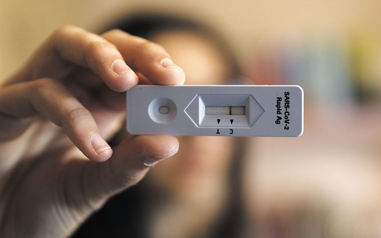 PCR: Γιατί μερικά PCR βγαίνουν θετικά μετά από αρνητικό Rapid;