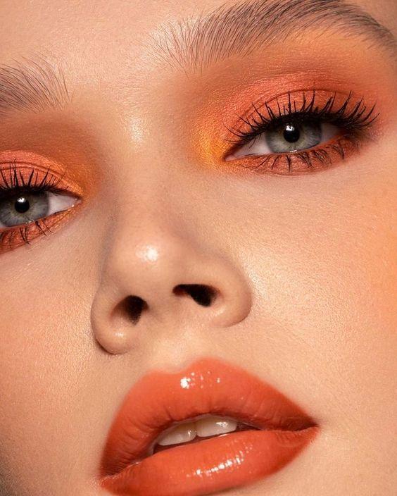 Monochromatic makeup looks-σε-πορτοκαλί-χρώμα-τάσεις 2022-