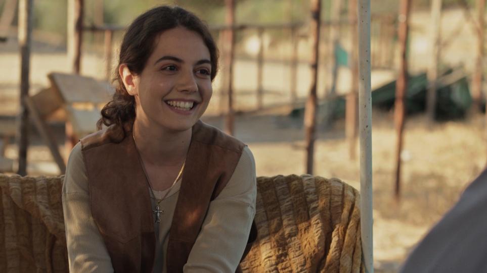 Η Γη της Ελιάς: H Άννα νονά στο παιδί της Βασιλικής και του Φίλιππου