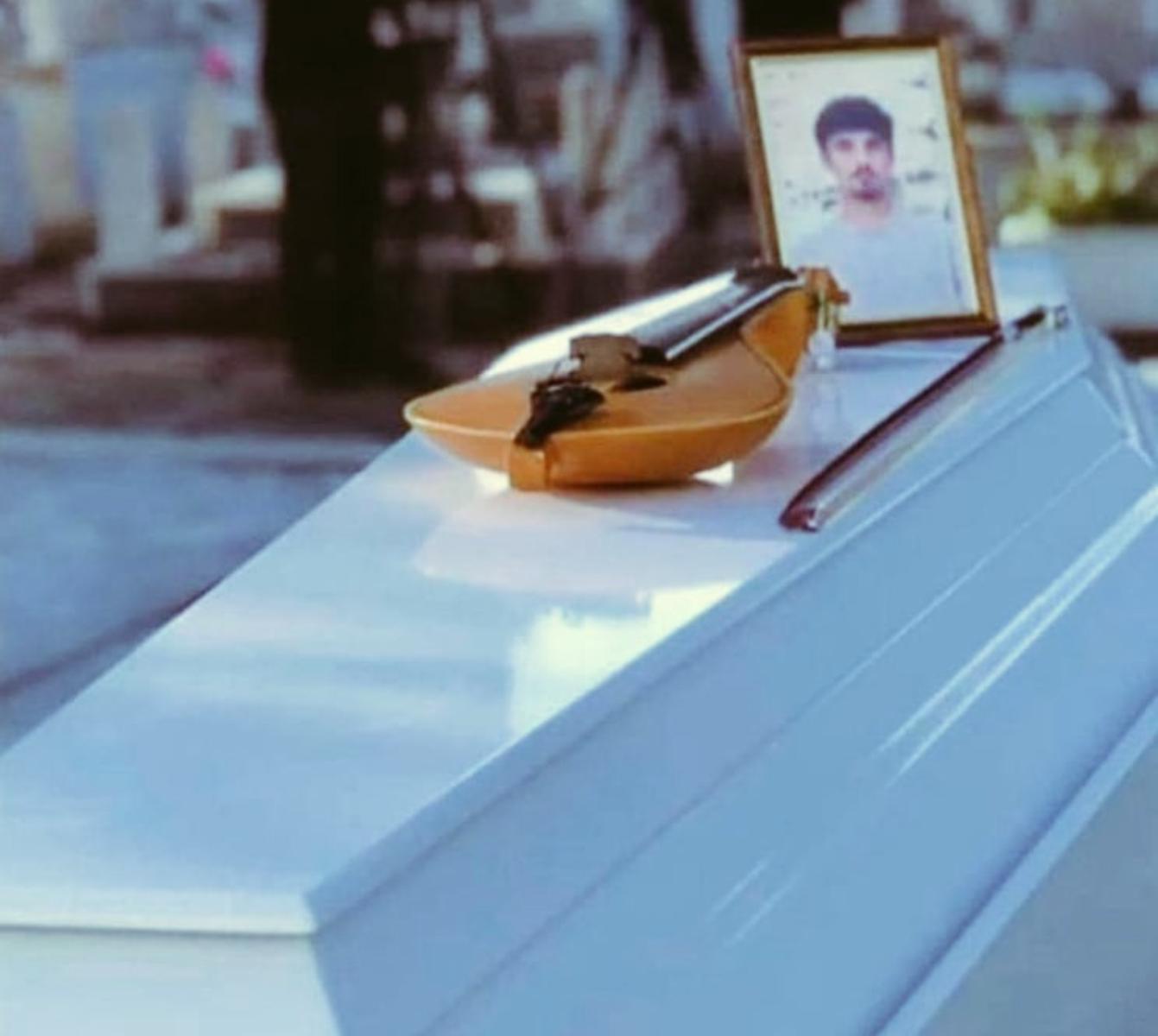 Σασμός : Η Κηδεία του Πετρή