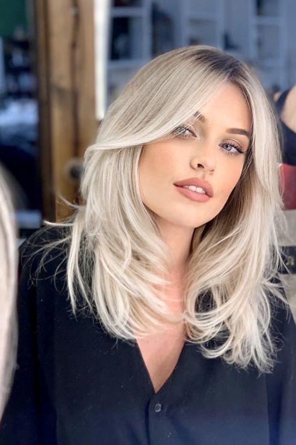 Feathered layered-στις-τάσεις 2022-για-τα-γυναικεία κουρέματα-ιδέες-