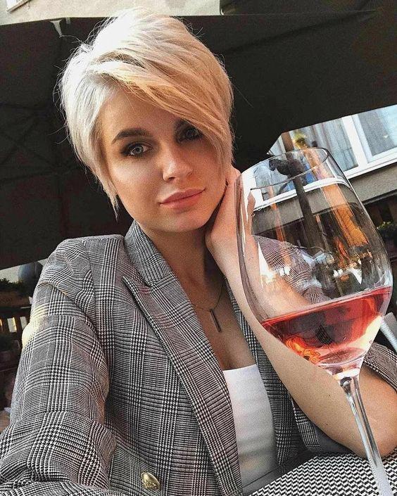 pixie cut-στις-τάσεις 2022-για-τα-γυναικεία κουρέματα-ιδέες- pixie cut-στις-τάσεις 2022-για-τα-γυναικεία κουρέματα-ιδέες-