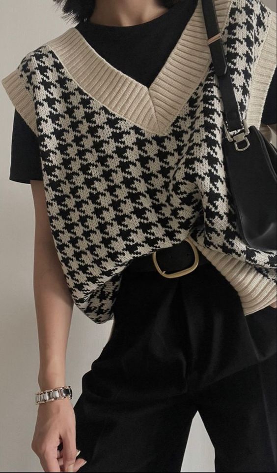 σκούρα χρώματα-στο-ντύσιμο-τάσεις-στο-γυναικείο ντύσιμο-για-τον-Χειμώνα 2022-