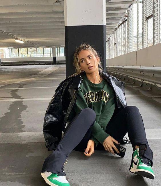 πράσινα ρούχα-τάσεις-στο-γυναικείο ντύσιμο-για-τον-Χειμώνα 2022-