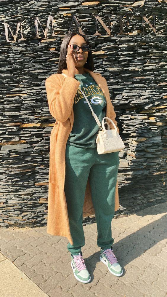 πράσινα ρούχα-τάσεις-στο-γυναικείο ντύσιμο-για-τον-Χειμώνα 2022-