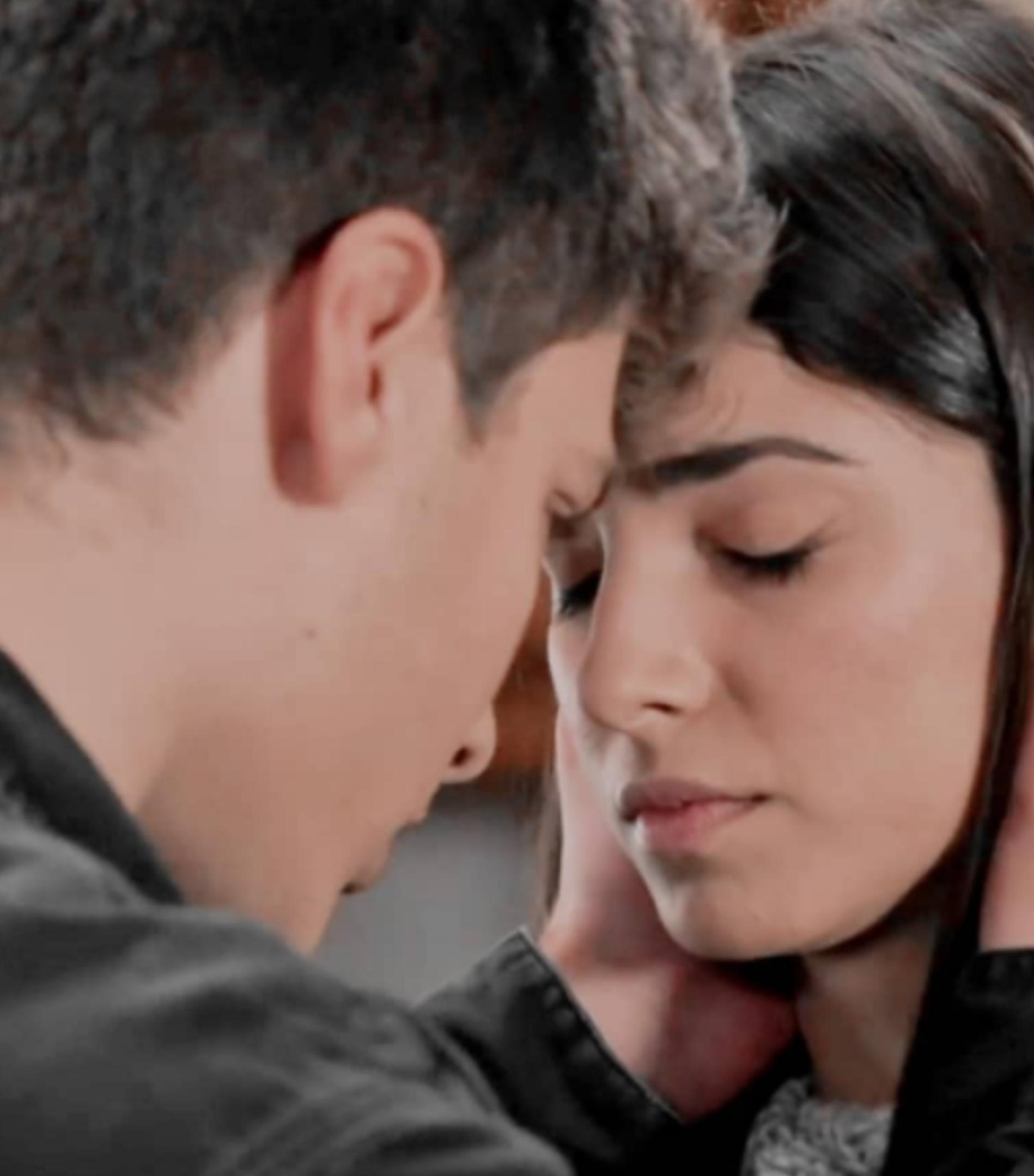 Η Γη της ελιάς : Η Βασιλική γεννάει και ενώνει της οικογένειες