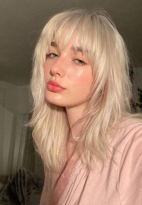 Mullet-γυναικείο κούρεμα-σε-ξανθά-μεσαίου μεγέθους-μαλλιά-ιδέες-