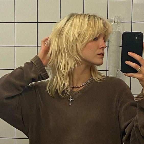 Mullet-γυναικείο κούρεμα-σε-ξανθά-κοντά-μαλλιά-τάσεις-