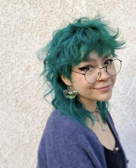 Mullet-γυναικείο κούρεμα-σε-πετρόλ-κοντά-μαλλιά-τάσεις-