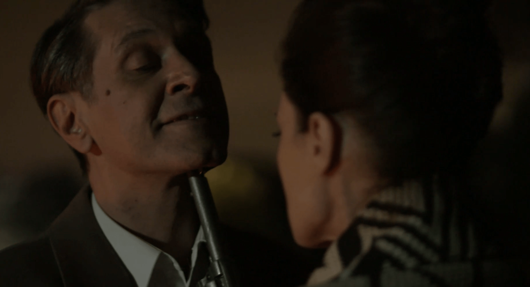 Άγριες Μέλισσες: Η Ζωή με το δάχτυλο στη σκανδάλη απειλεί τον Ακύλα μπροστά στη Κορίνα