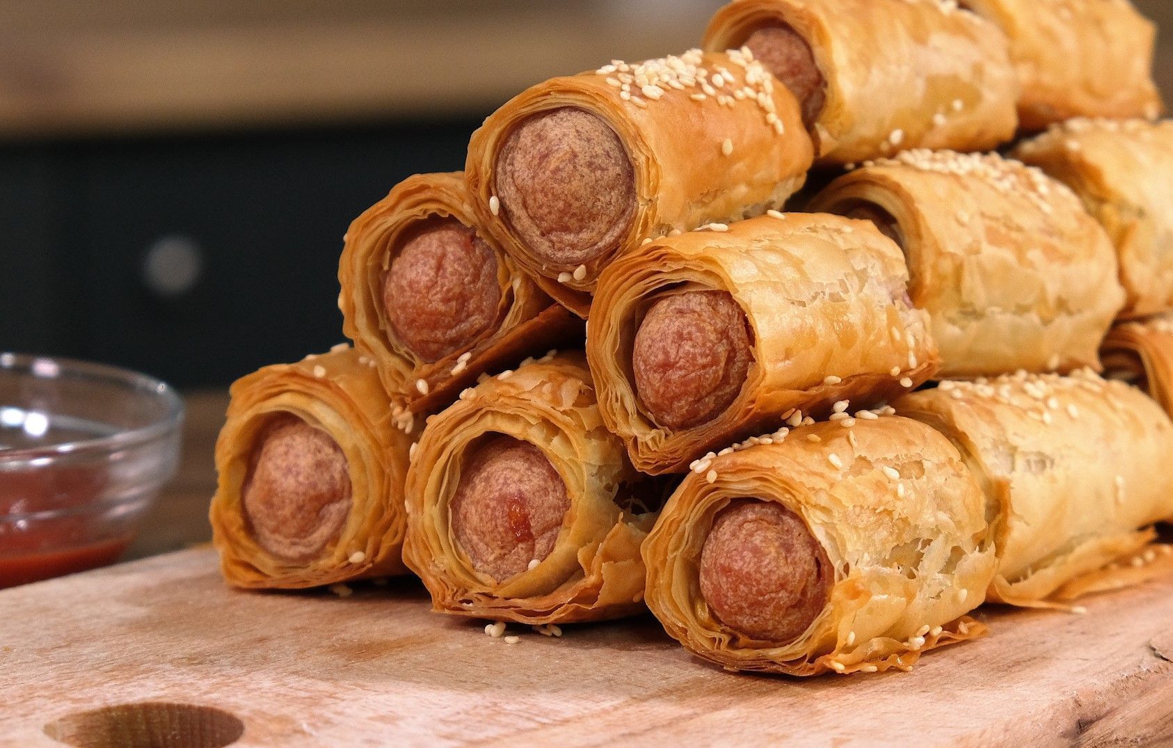 λουκανικοπιτάκια -με -φύλλο- κρούστας-