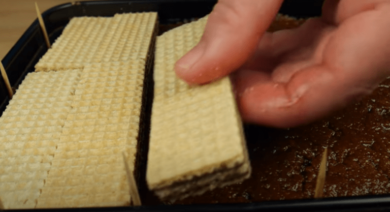 Σοκολατένιο- γλυκό- με- γκοφρέτες- σε -10 -λεπτά-