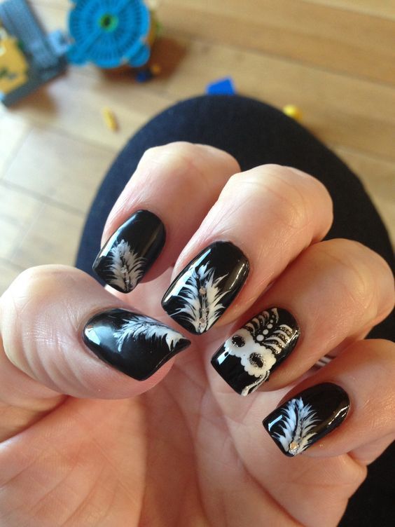 μαύρα-νύχια-με-φτερά-και-αποκριάτικες μάσκες-ιδέες- μαύρα-νύχια-με-φτερά-και-αποκριάτικες μάσκες-ιδέες-