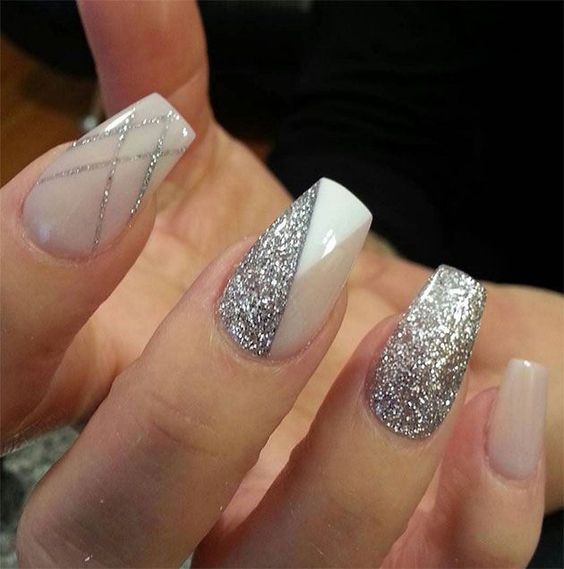 μοντέρνα-σχέδια-στα-νύχια-με-γκλίτερ-για-τον-Φεβρουάριο- μοντέρνα-σχέδια-στα-νύχια-με-γκλίτερ-για-τον-Φεβρουάριο-