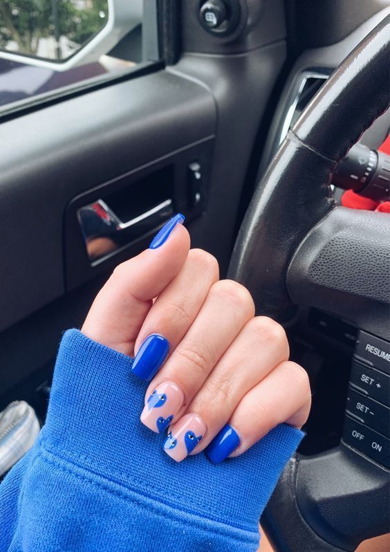 μπλε-νύχια-με-καρδούλες-για-τον-Φεβρουάριο 2022-ιδέες- μπλε-νύχια-με-καρδούλες-για-τον-Φεβρουάριο 2022-ιδέες-