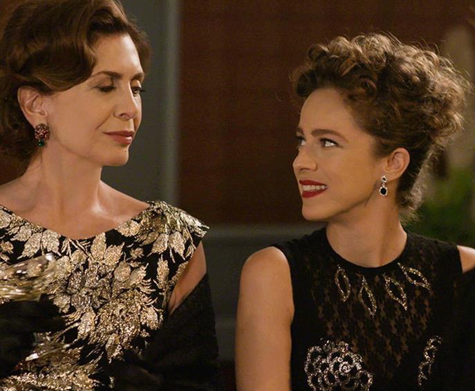 Άγριες Μέλισσες: Η Ασημίνα ξεμαλλιάζεται με την Μυρσίνη