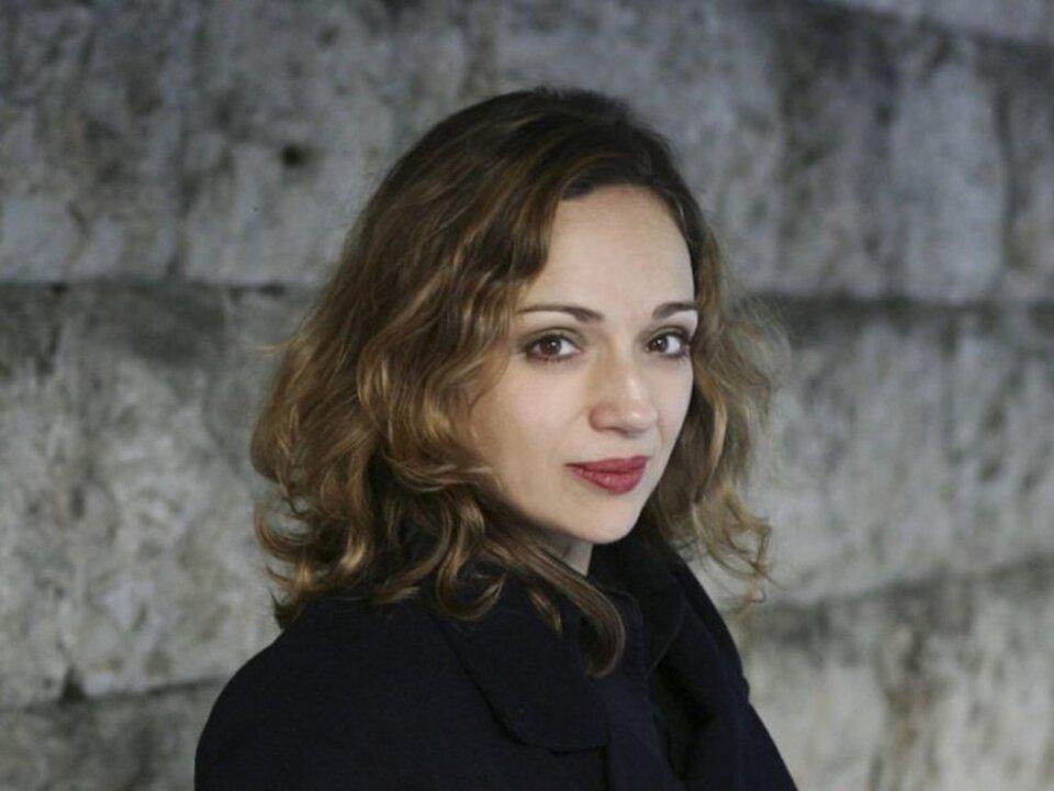 Άγριες Μέλισσες: Η Αιμιλία ξεφτιλίζει τον γιο του Σταμάτη