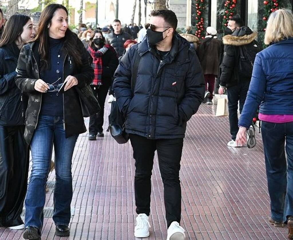 Γιάννης Πλούταρχος: Σπάνια δημόσια εμφάνιση με την σύζυγο και την κόρη του – Εικόνες