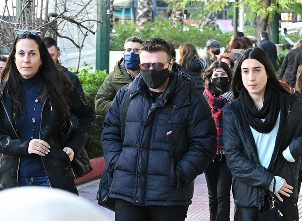Γιάννης Πλούταρχος: Σπάνια δημόσια εμφάνιση με την σύζυγο και την κόρη του – Εικόνες