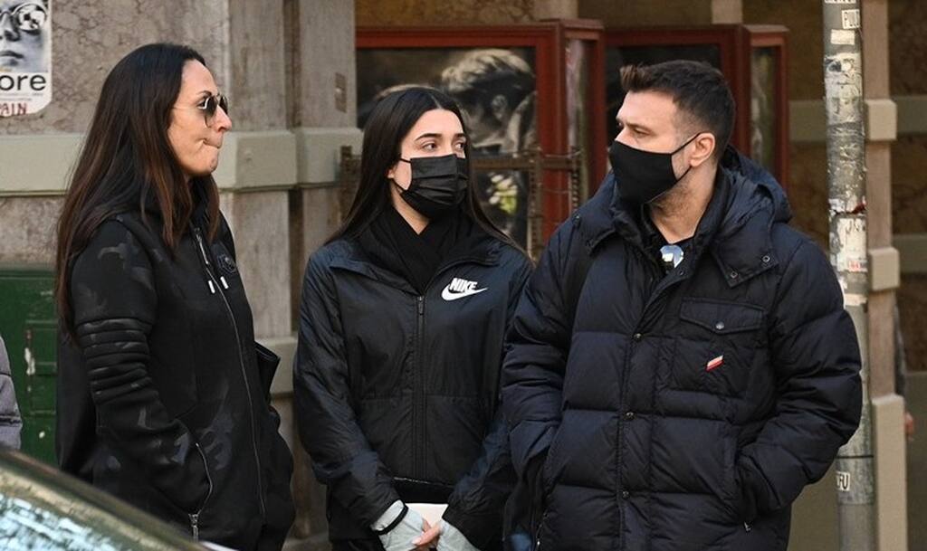 Γιάννης Πλούταρχος: Σπάνια δημόσια εμφάνιση με την σύζυγο και την κόρη του – Εικόνες