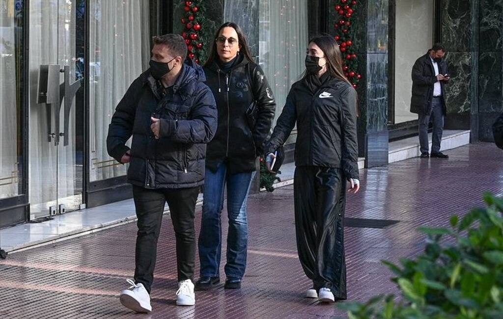 Γιάννης Πλούταρχος: Σπάνια δημόσια εμφάνιση με την σύζυγο και την κόρη του – Εικόνες