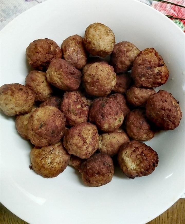 Κεφτεδάκια- της- γιαγιάς- με- σάλτσα-