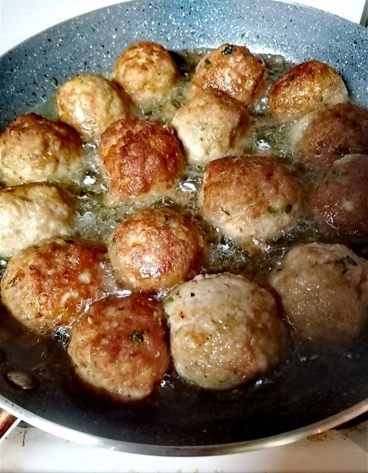 Κεφτεδάκια- της- γιαγιάς- με- σάλτσα-