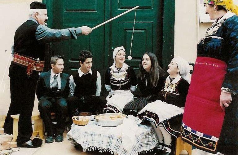 Τσικνοπέμπτη 2022: Πότε πέφτει;