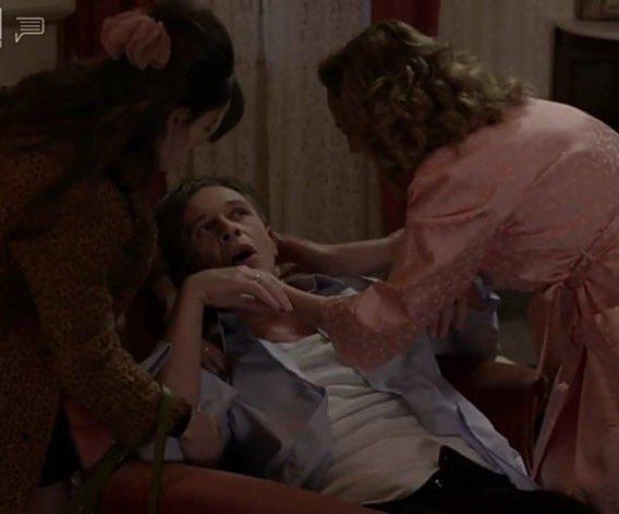 Άγριες Μέλισσες: Η Ασημίνα κλαίει τον Νικηφόρο τραγουδώντας Βανδή