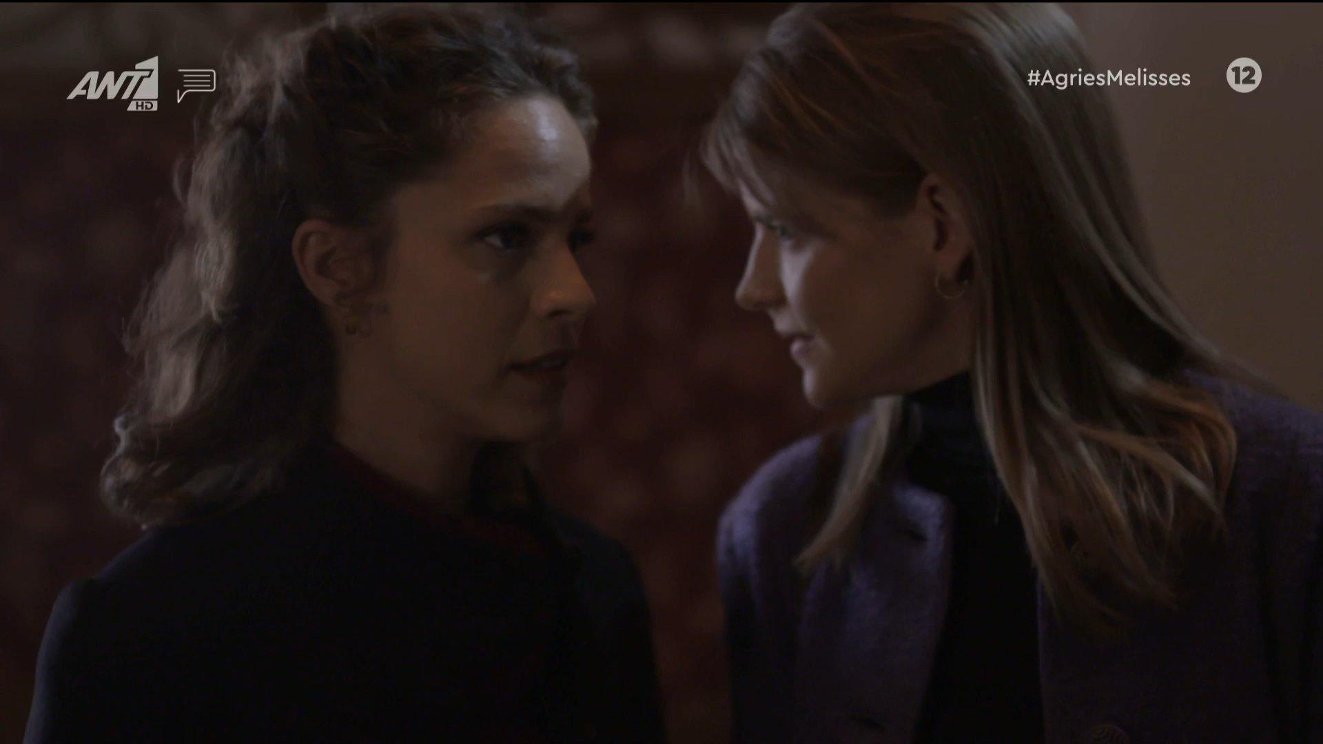 Άγριες Μέλισσες: Η Ασημίνα κλαίει τον Νικηφόρο τραγουδώντας Βανδή