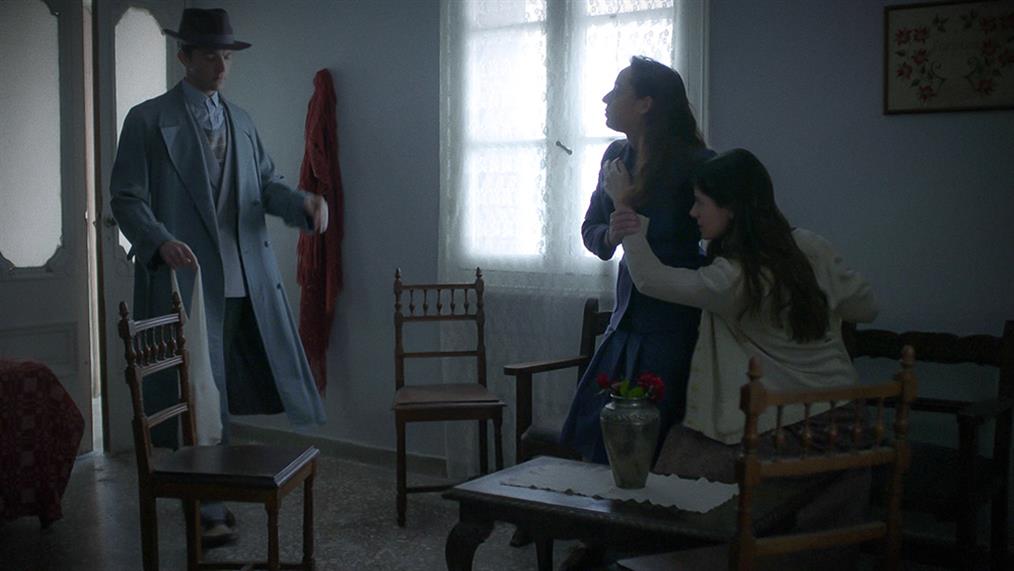 Άγριες Μέλισσες : Ποιον έχει μπαμπά η Κορίνα