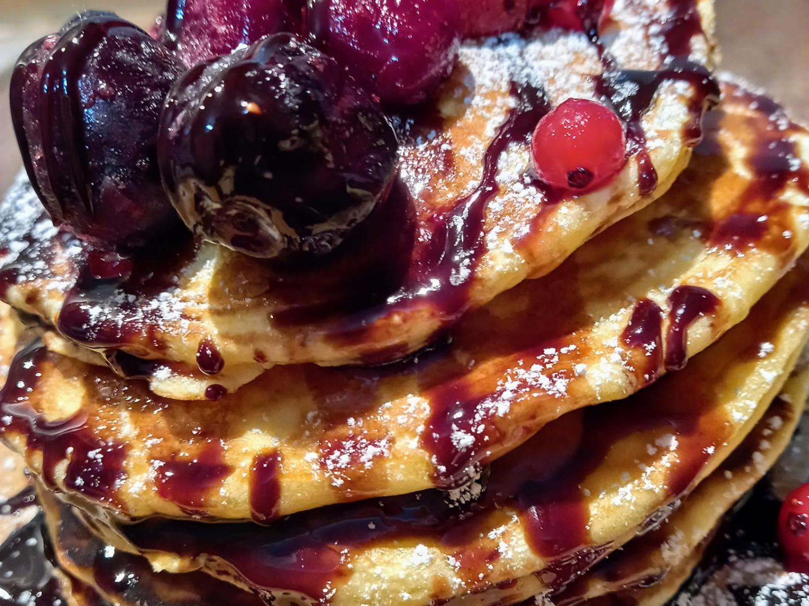 Pancakes-με μερέντα-και-σιρόπι σοκολάτας-συνταγή-