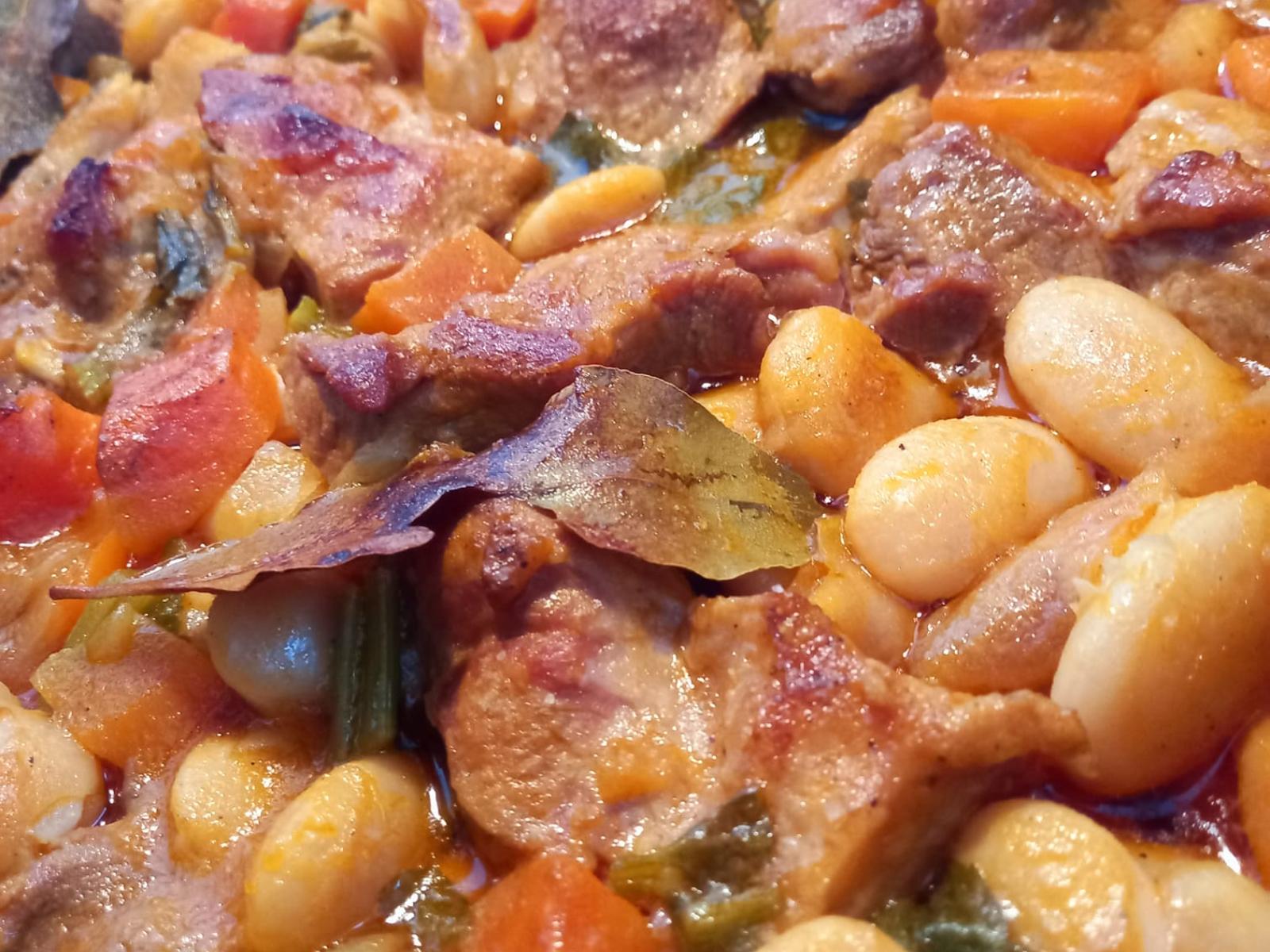 Χοιρινό -με- γίγαντες- στην -γάστρα-