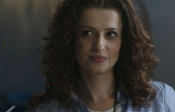 Η Γη της Ελιάς: Η Χρύσα έρχεται στη Μάνη και τα αλλάζει όλα