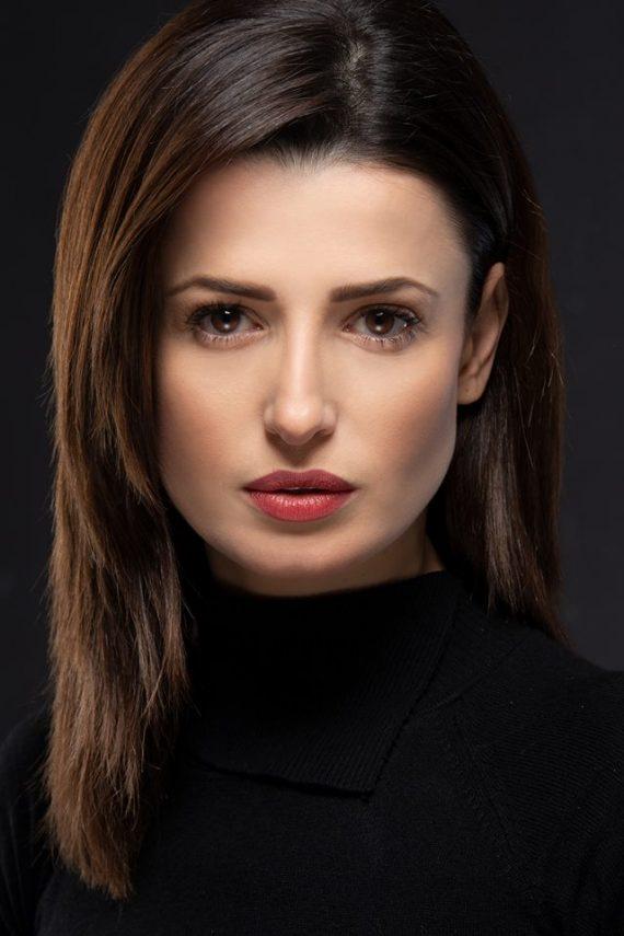 Η Γη της Ελιάς: Η Χρύσα έρχεται στη Μάνη και τα αλλάζει όλα