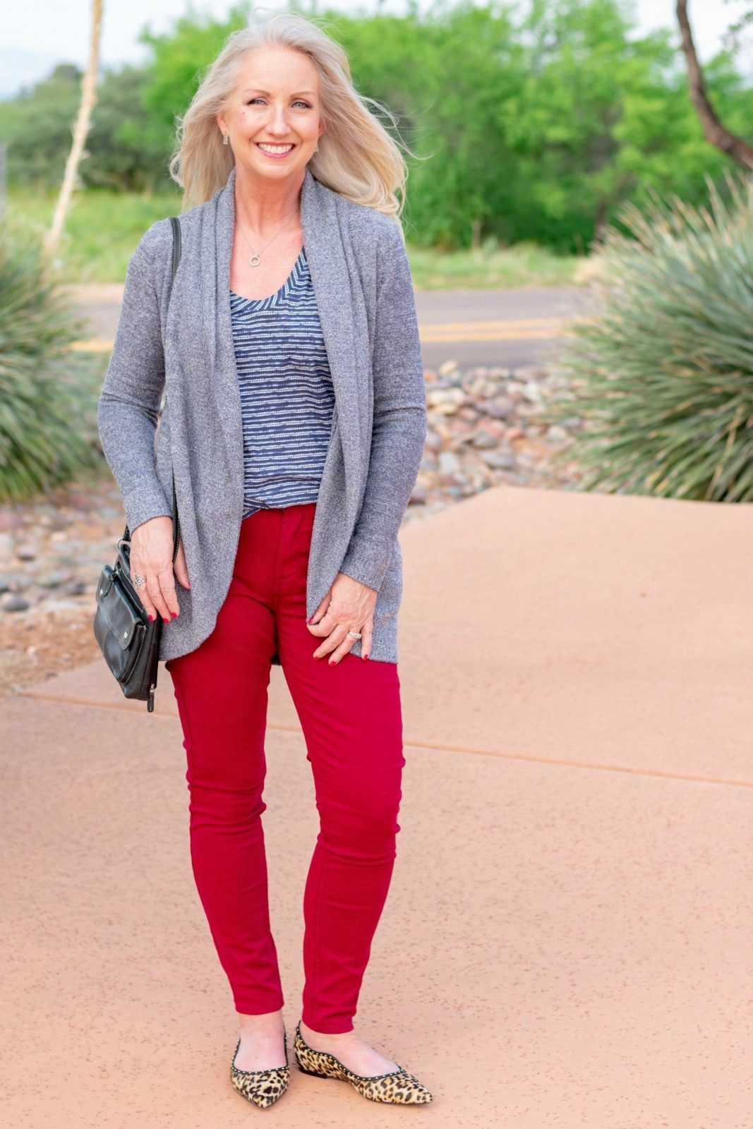 φούξια-τζιν-ιδέες-για-χρωματιστά τζιν-τάσεις 2022-