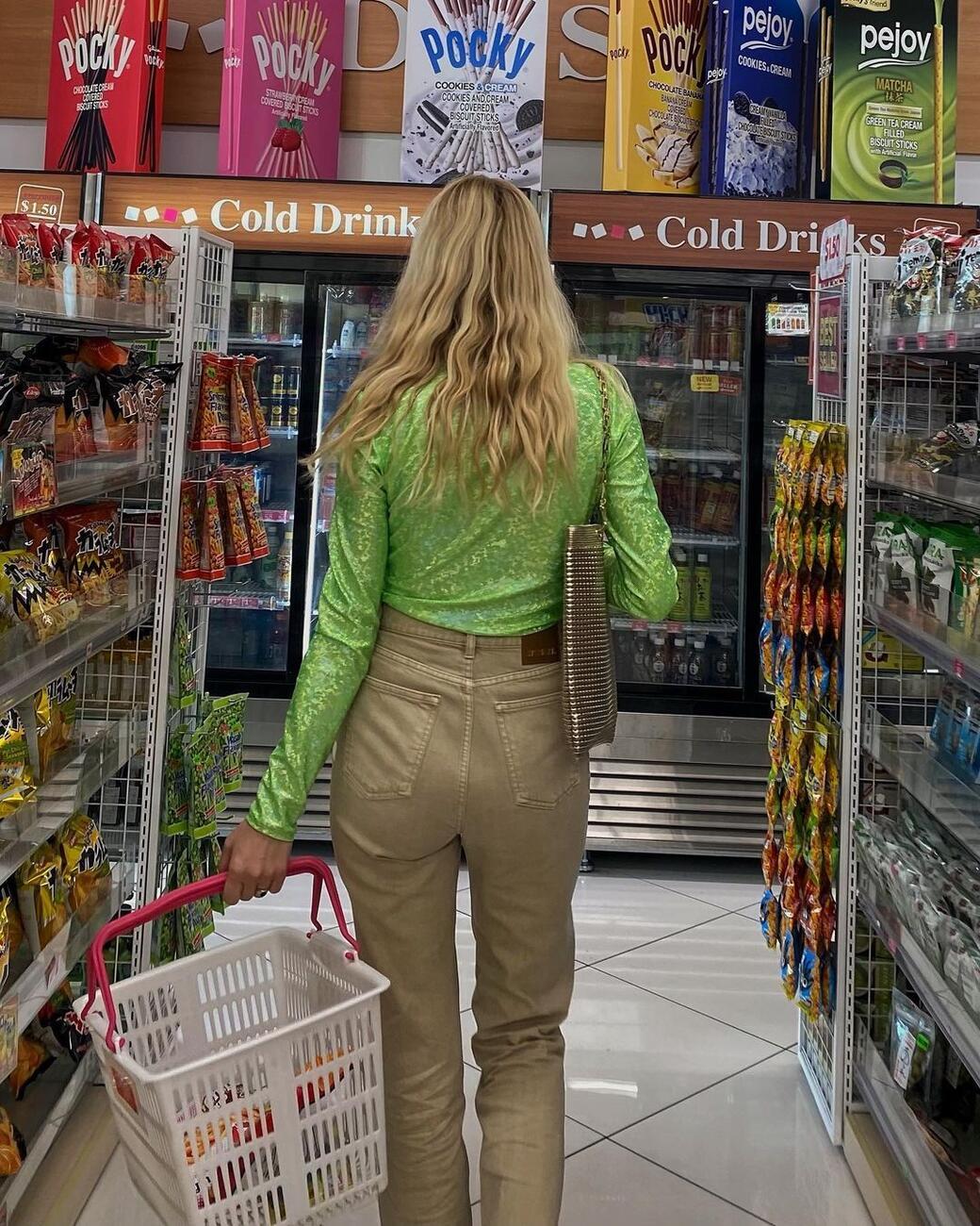 χακί-τζιν-ιδέες-για-χρωματιστά τζιν-τάσεις 2022-