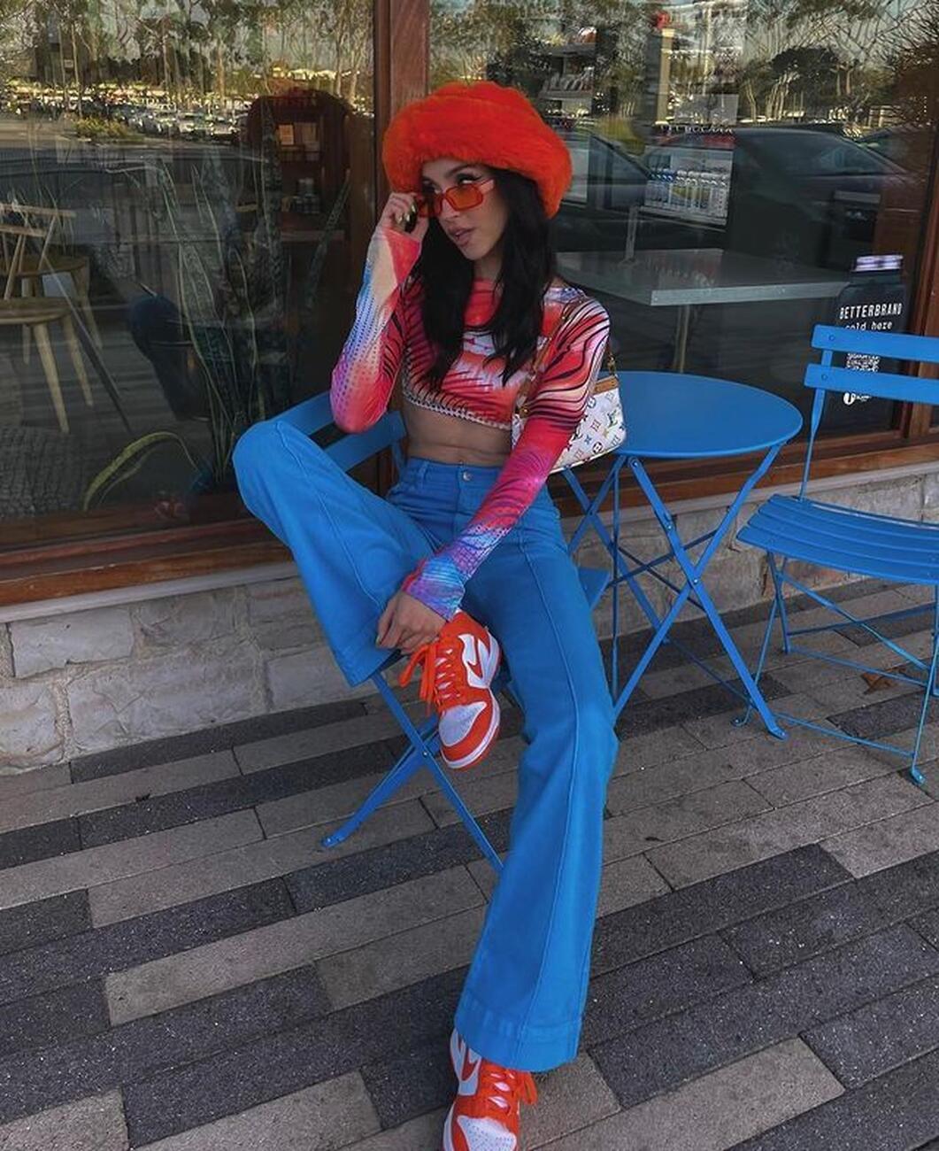 μπλε τζιν-ιδέες-για-χρωματιστά τζιν-τάσεις 2022-