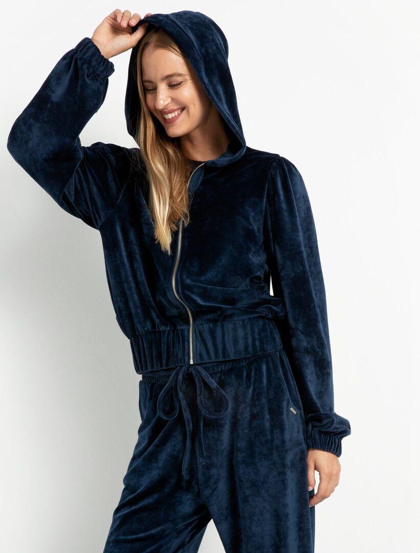 βελούδινη-μπλε-αθλητική-ζακέτα-την-Άνοιξη 2022-τάσεις-ιδέες-