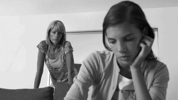 Τοξική οικογένεια: Όταν το παιδί παίρνει τον ρόλο του αποδιοπομπαίου τράγου